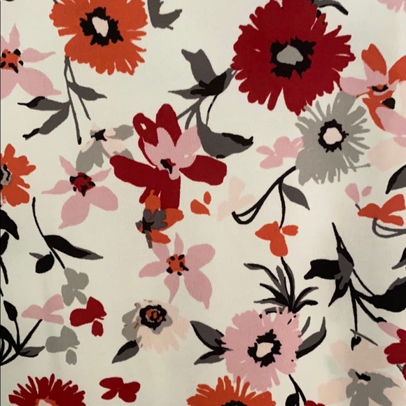 NWT! Jones New York floral, twisted front blouse - Picture 10 of 12